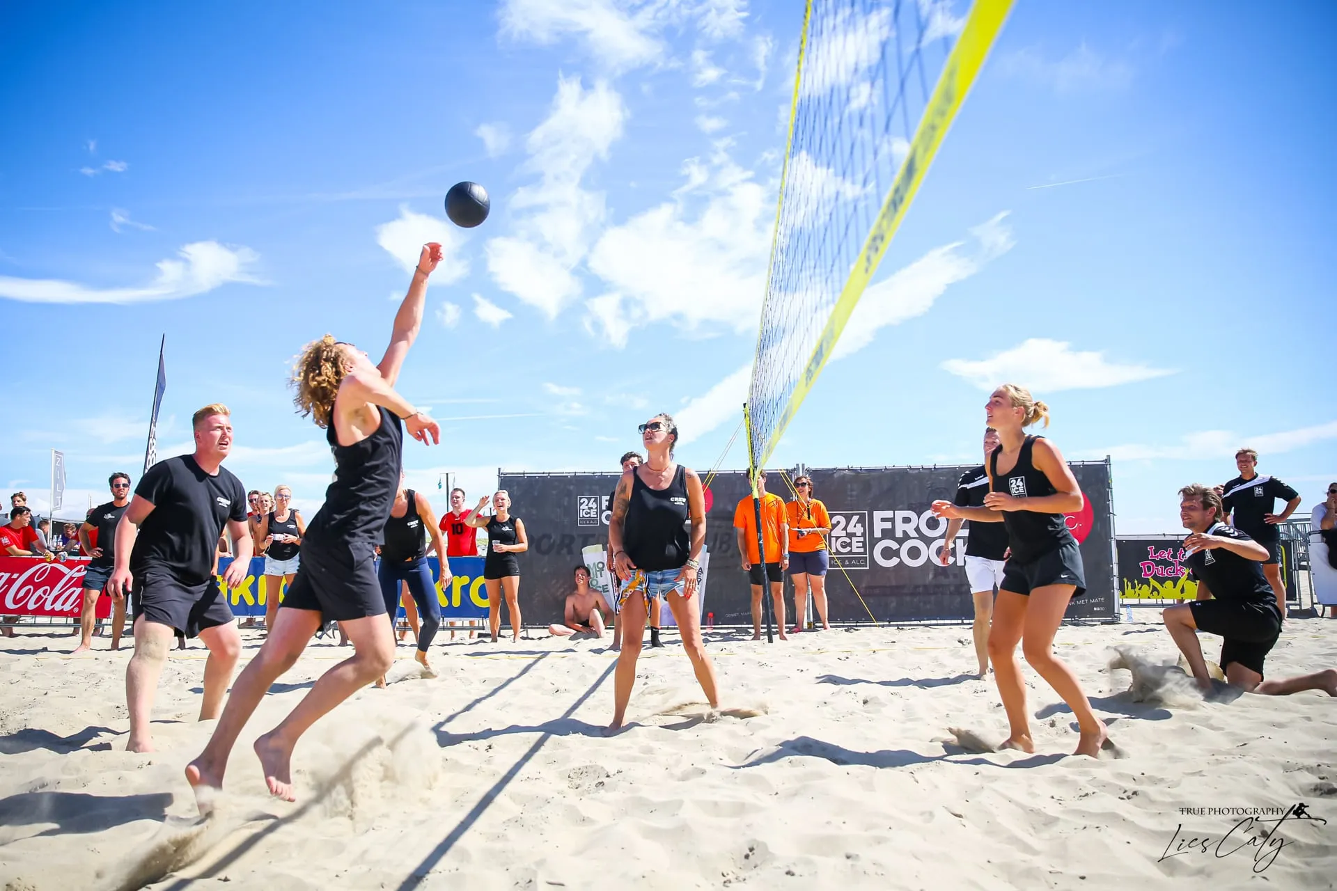 24Ice Beach Volleybal evenement IJmuiden 2022 foto