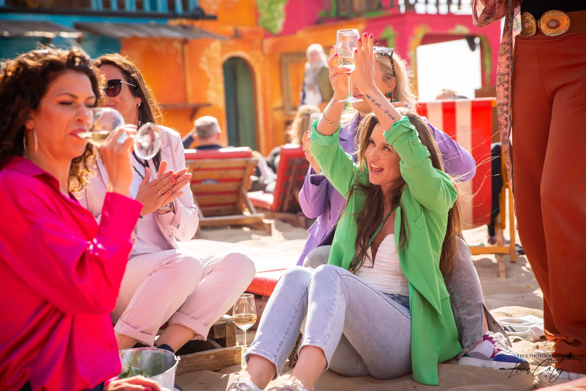Friends.. and wine foto