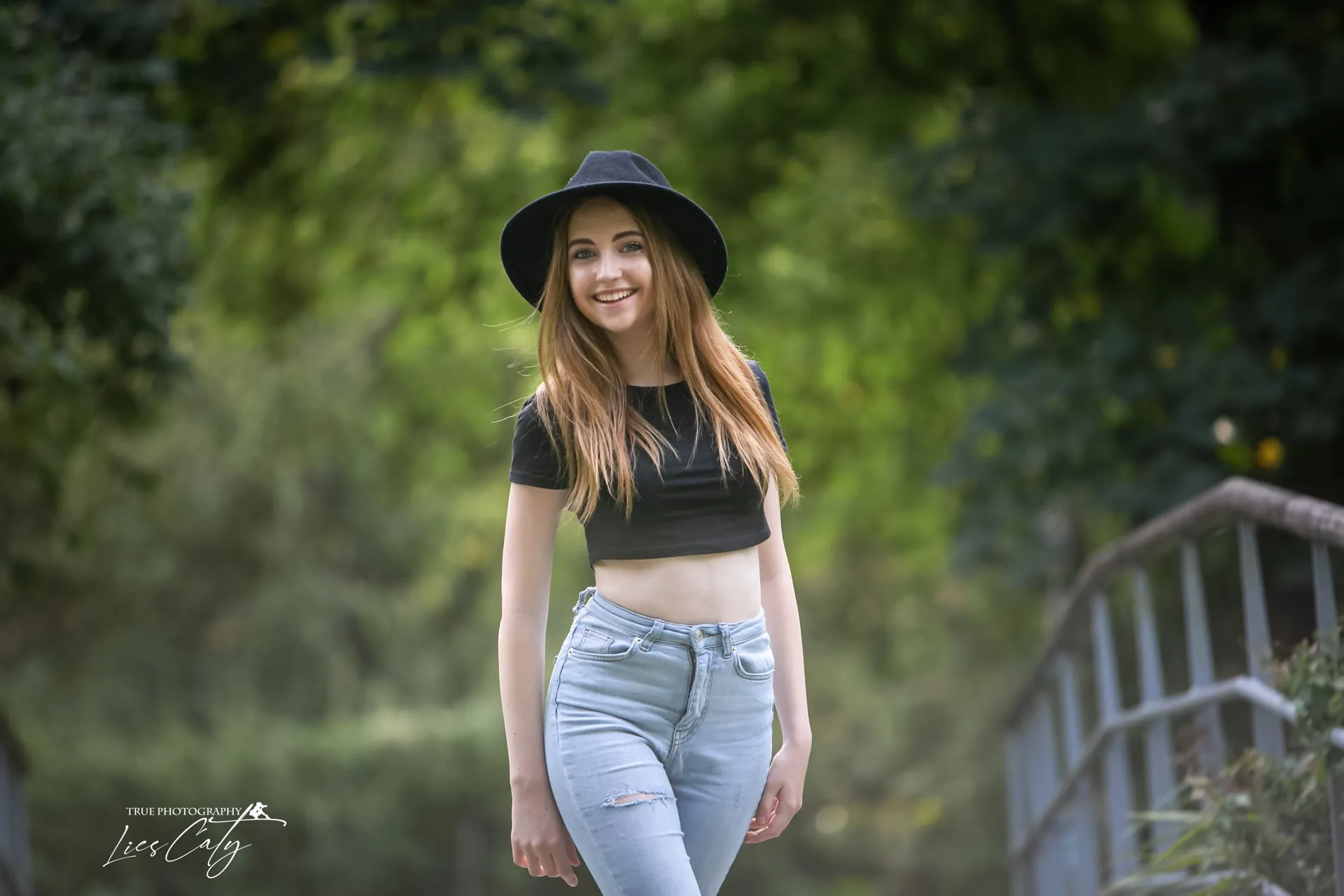 Park shoot met Nora  op een zomerse dag in Alkmaar foto