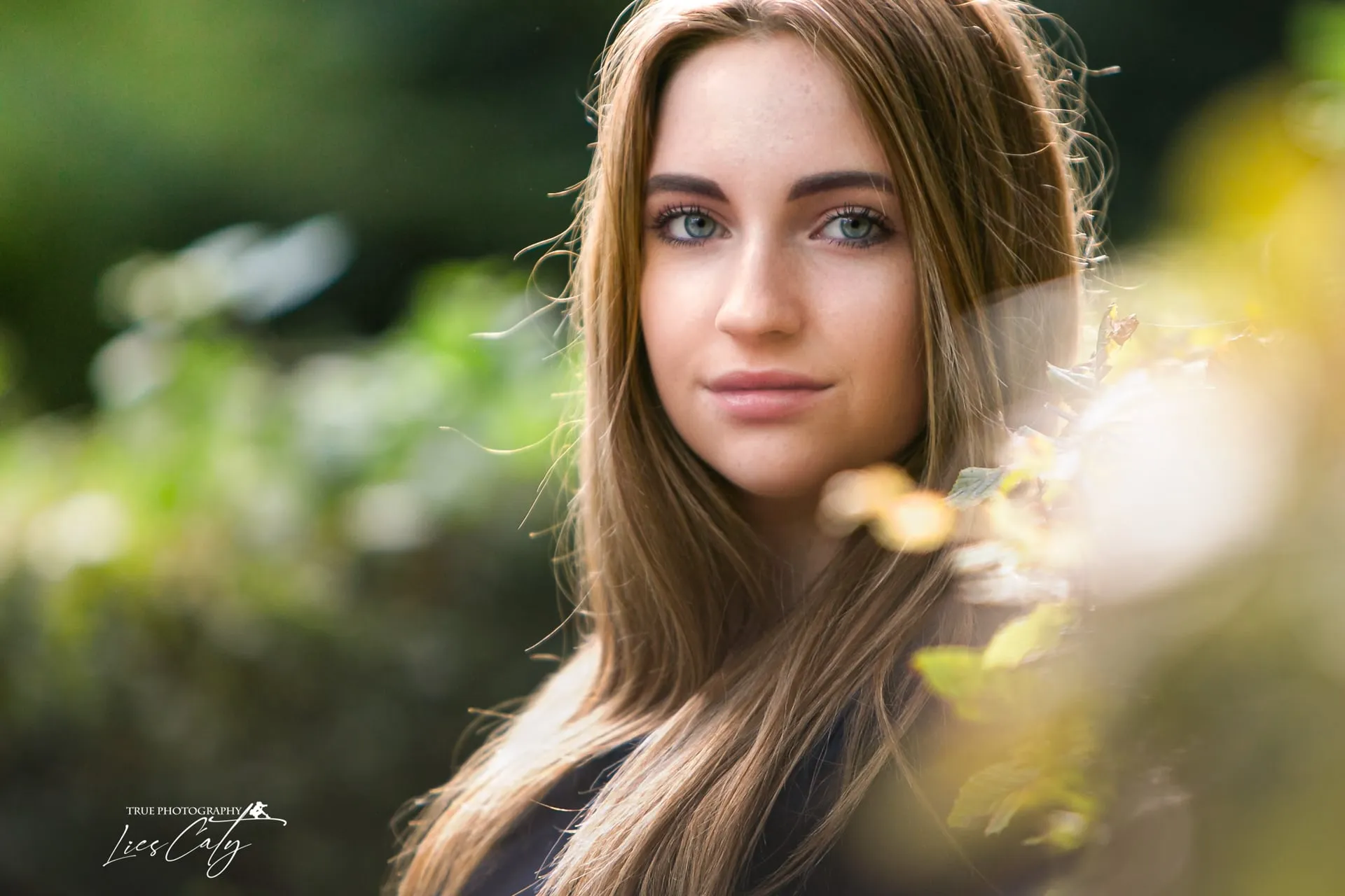 Park shoot met Nora  op een zomerse dag in Alkmaar foto