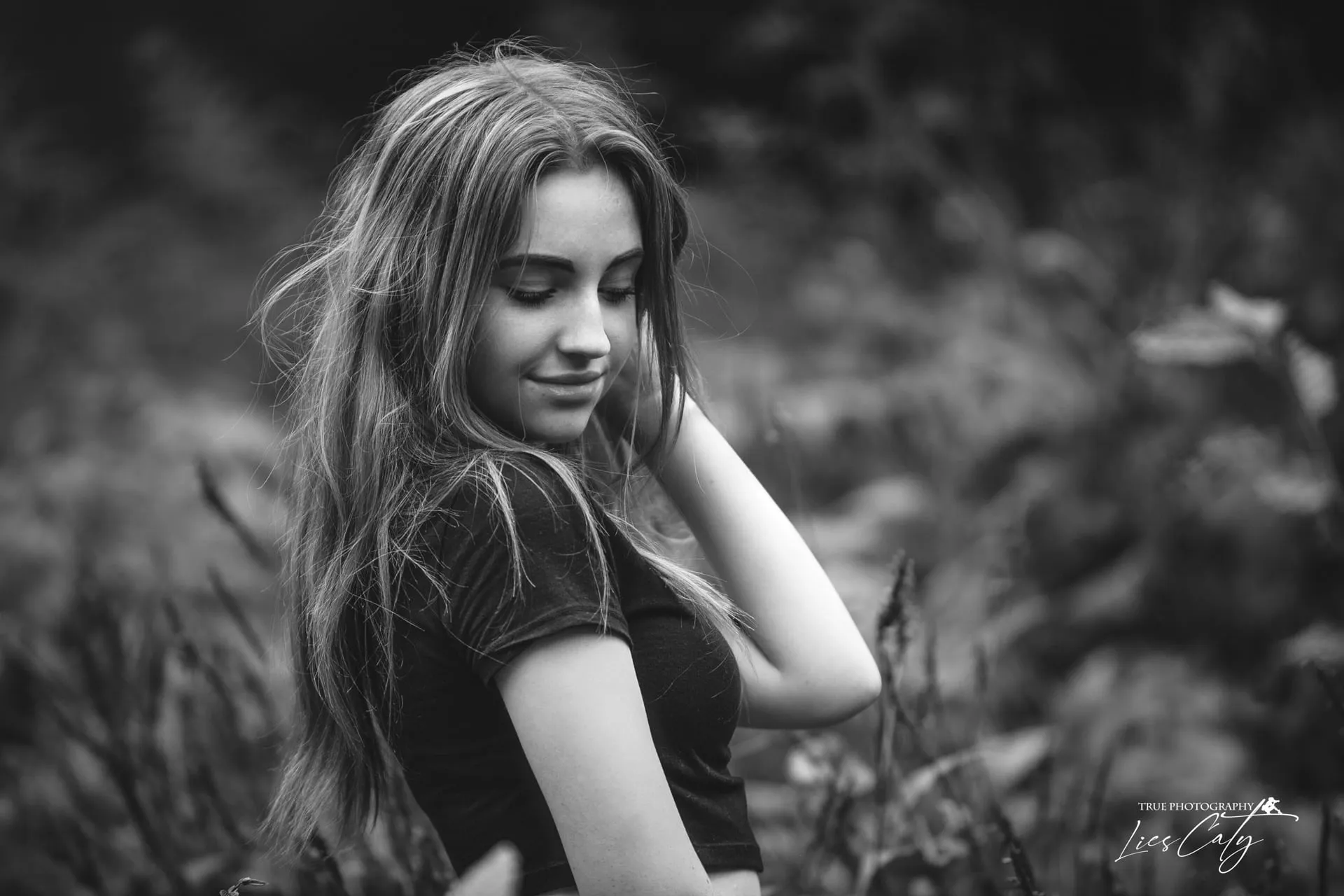 Park shoot met Nora  op een zomerse dag in Alkmaar foto