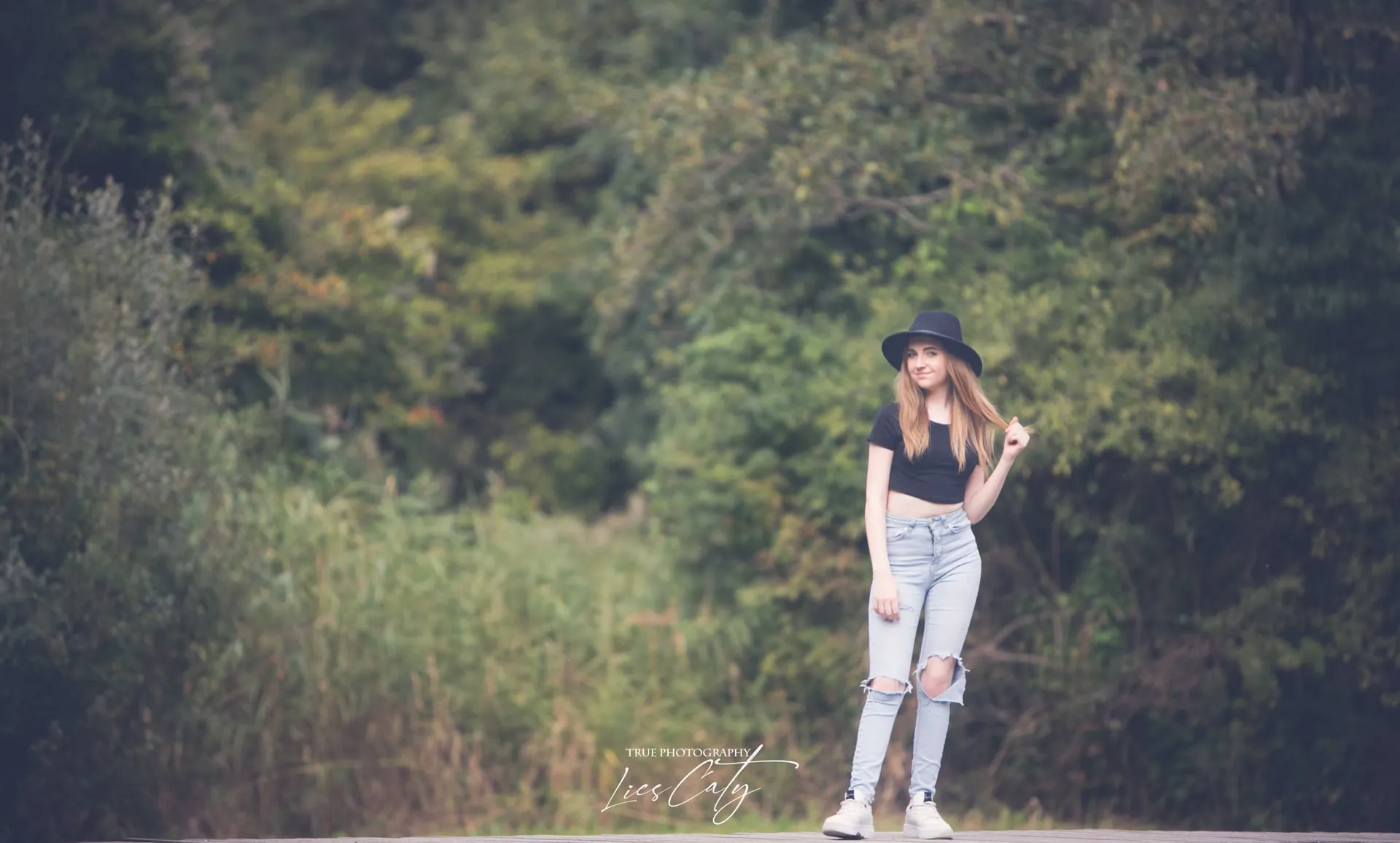 Park shoot met Nora  op een zomerse dag in Alkmaar foto