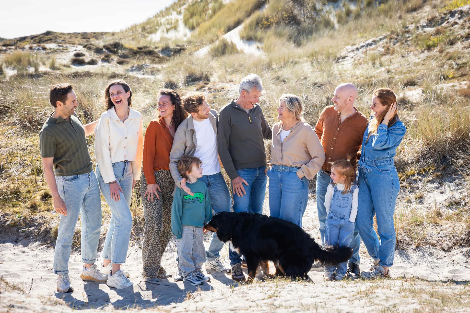 Spontane familiefoto’s in de duinen van Hargen.