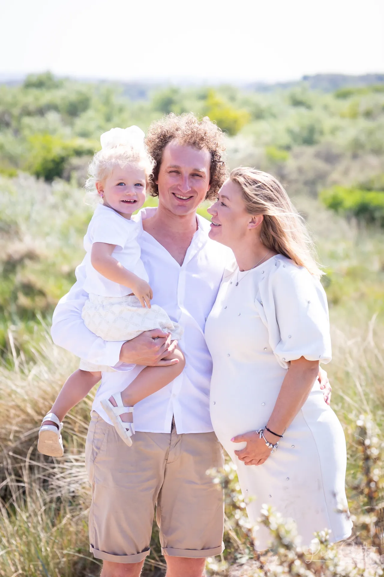 Zwangerschapsshoot met deze liefdevolle familie foto