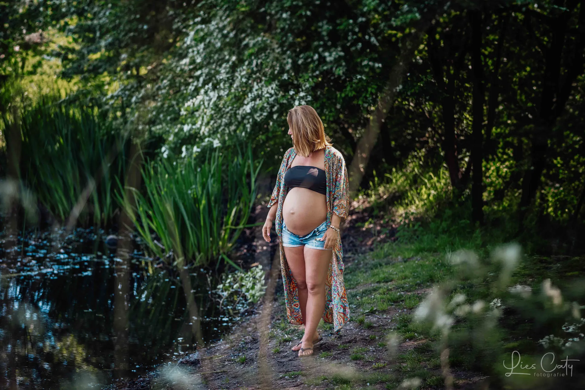Zwangerschapsshoot met deze liefdevolle familie foto